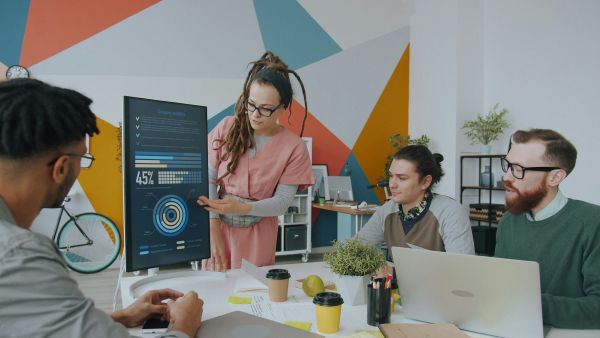 Comment choisir une agence de développement IA pour un héritage numérique